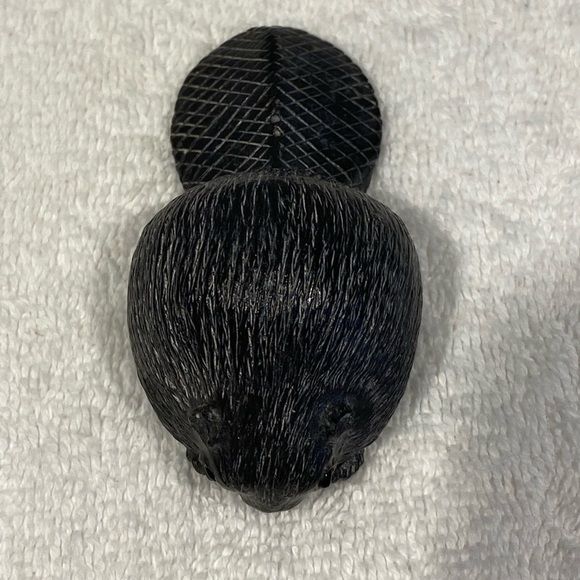 A Wolf Original Grey Handmade Beaver Soapstone Sculpture Made In Canada - Picture 2 of 10